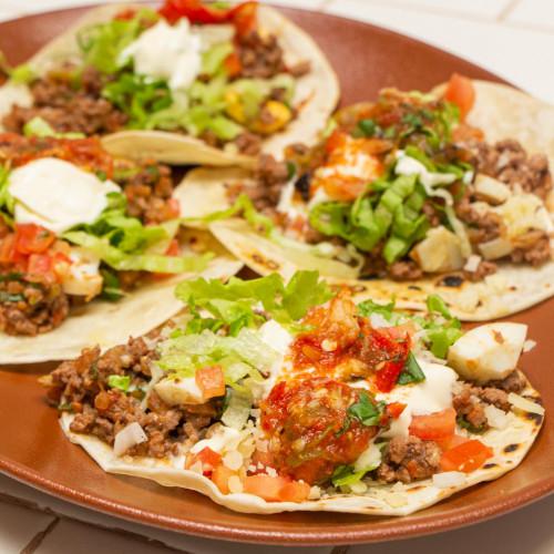 TAQUITOS DE PICADILLO EN TORTILLA DE HARINA