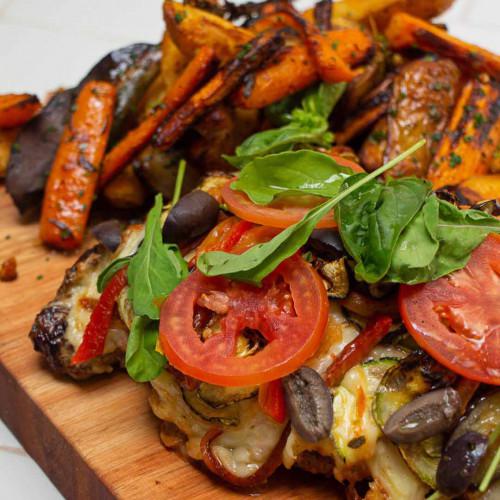 TAPA DE NALGA CON PAPAS Y ZANAHORIAS ASADAS