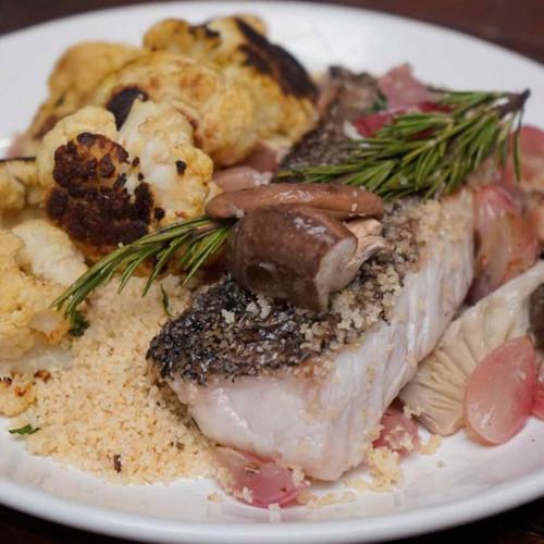 SALM&Oacute;N BLANCO CON COUS COUS Y COLIFLOR ESPECIADO