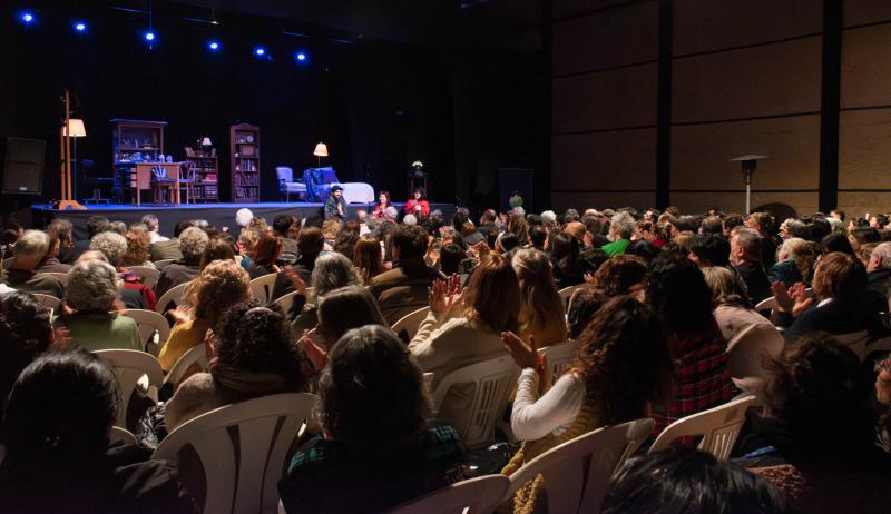 Ovación y emoción en la Sala Teatrantes: el Nevadas Escénicas vivió una noche memorable