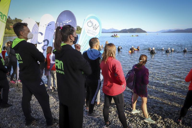 Nadadores de todo el pa&iacute;s agitaron las aguas del Nahuel Huapi en la Vuelta a la Huemul