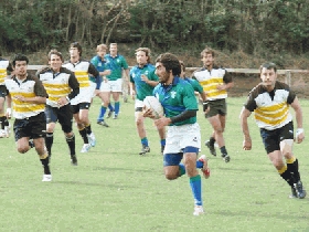 Gran triunfo de la selecci&oacute;n de rugby.       Tom&aacute;s Burgoa, la figura local.