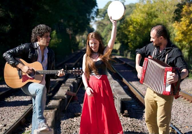 HOY 22hs. El grupo Franco-Argentino MANUSH se presenta en Araucan&iacute;a!