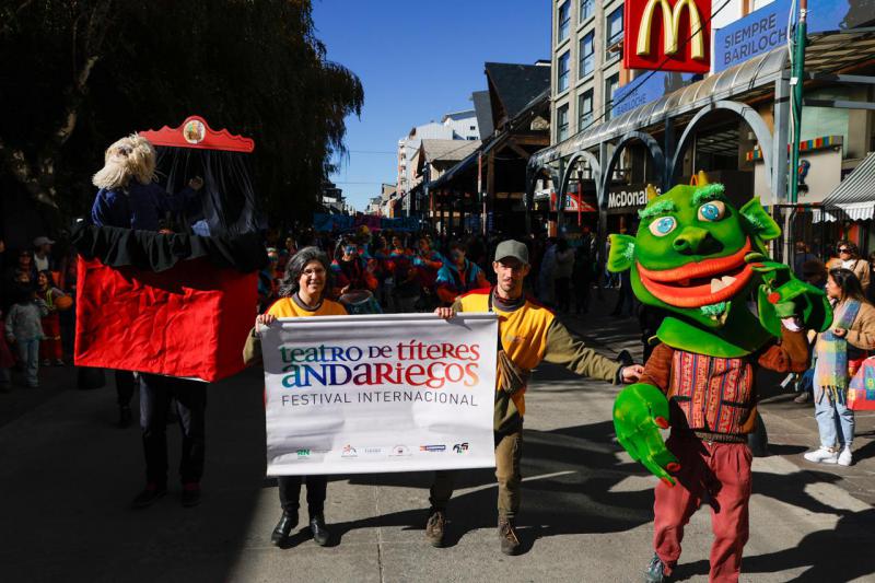 Espectáculo de gigantes 25 FESTIVAL DE TEATRO DE TÍTERES ANDARIEGOS