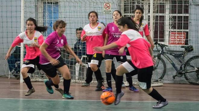 El f&uacute;tbol femenino ya tiene 1.000 jugadoras