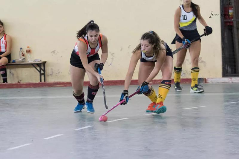 Con emoci&oacute;n, regres&oacute; el torneo de hockey local