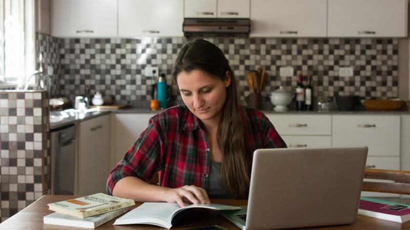 Trayectorias educativas en j&oacute;venes en situaci&oacute;n de discapacidad