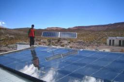 Argentinos hallan materiales que absorben el 43% de luz solar en lugar del 4% actual 